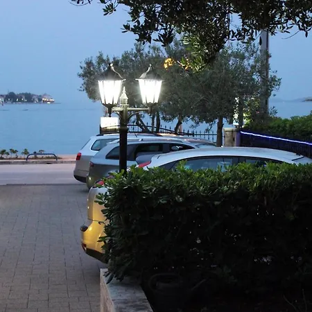 公寓 Lanterna 扎达尔